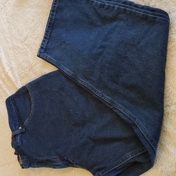 Men's new with tags size 42x30 relaxed fit wrangler jeans - Picture 1 of 4